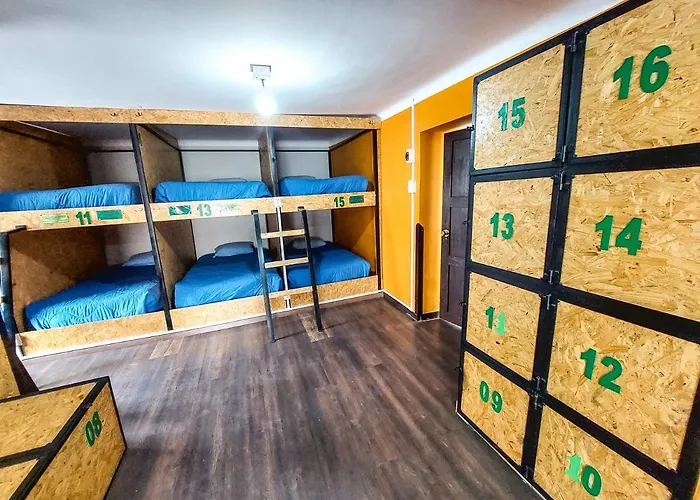 Ukukus Hostel *