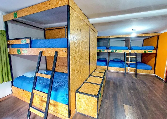 Ukukus Hostel *