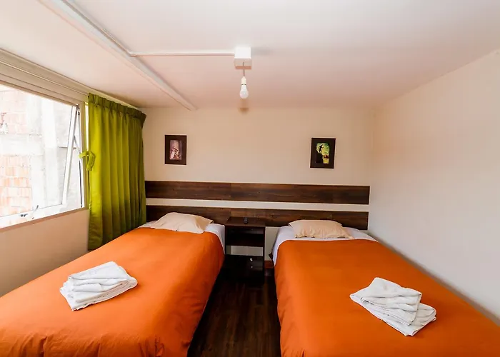 Ukukus Hostel *