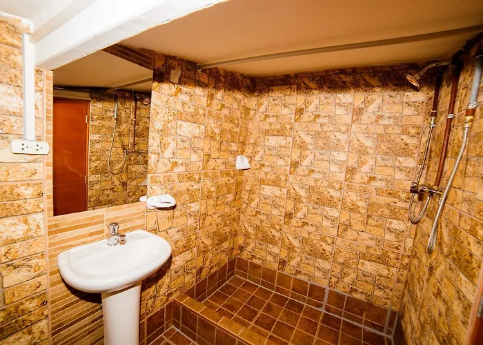 Ukukus Hostel *